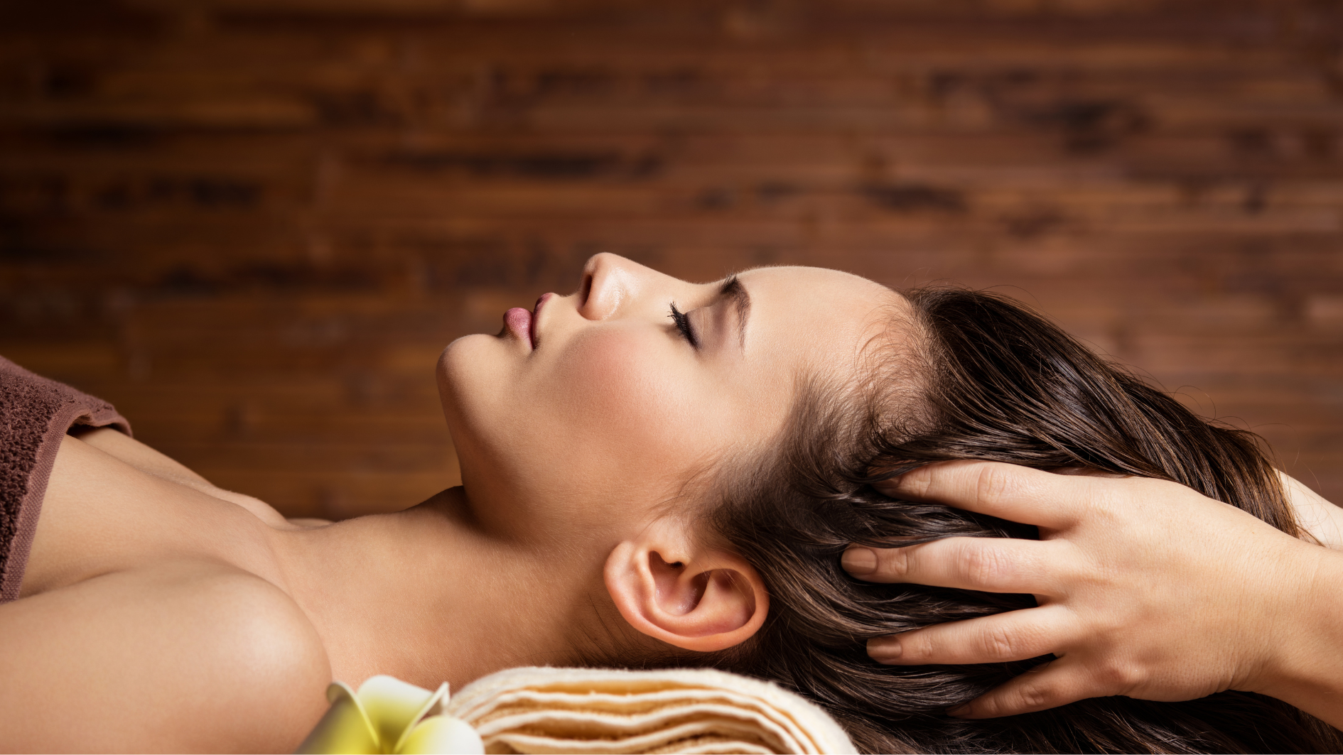 Massage da đầu giúp bạn ngăn rụng tóc và dễ đi vào giấc ngủ