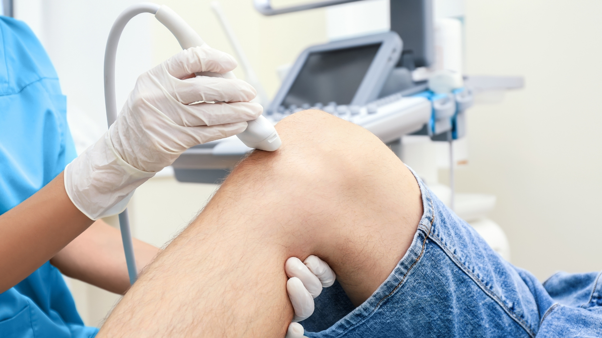 Khi xuất hiện các dấu hiệu bất thường, cần đến gặp bác sĩ để được theo dõi và đánh giá kịp thời