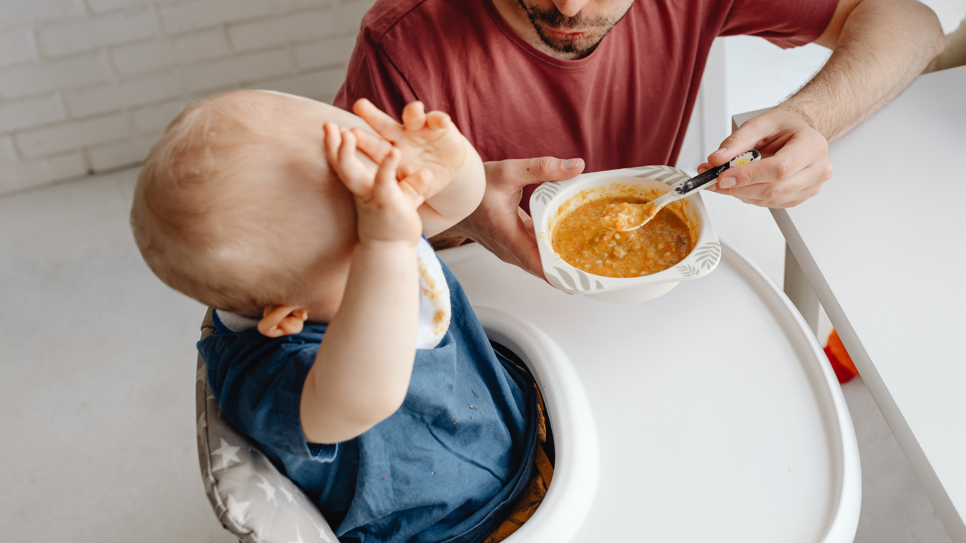 Cảm xúc tiêu cực như bị la mắng trong bữa ăn làm trẻ mất hứng thú ăn uống, dẫn đến biếng ăn tâm lý