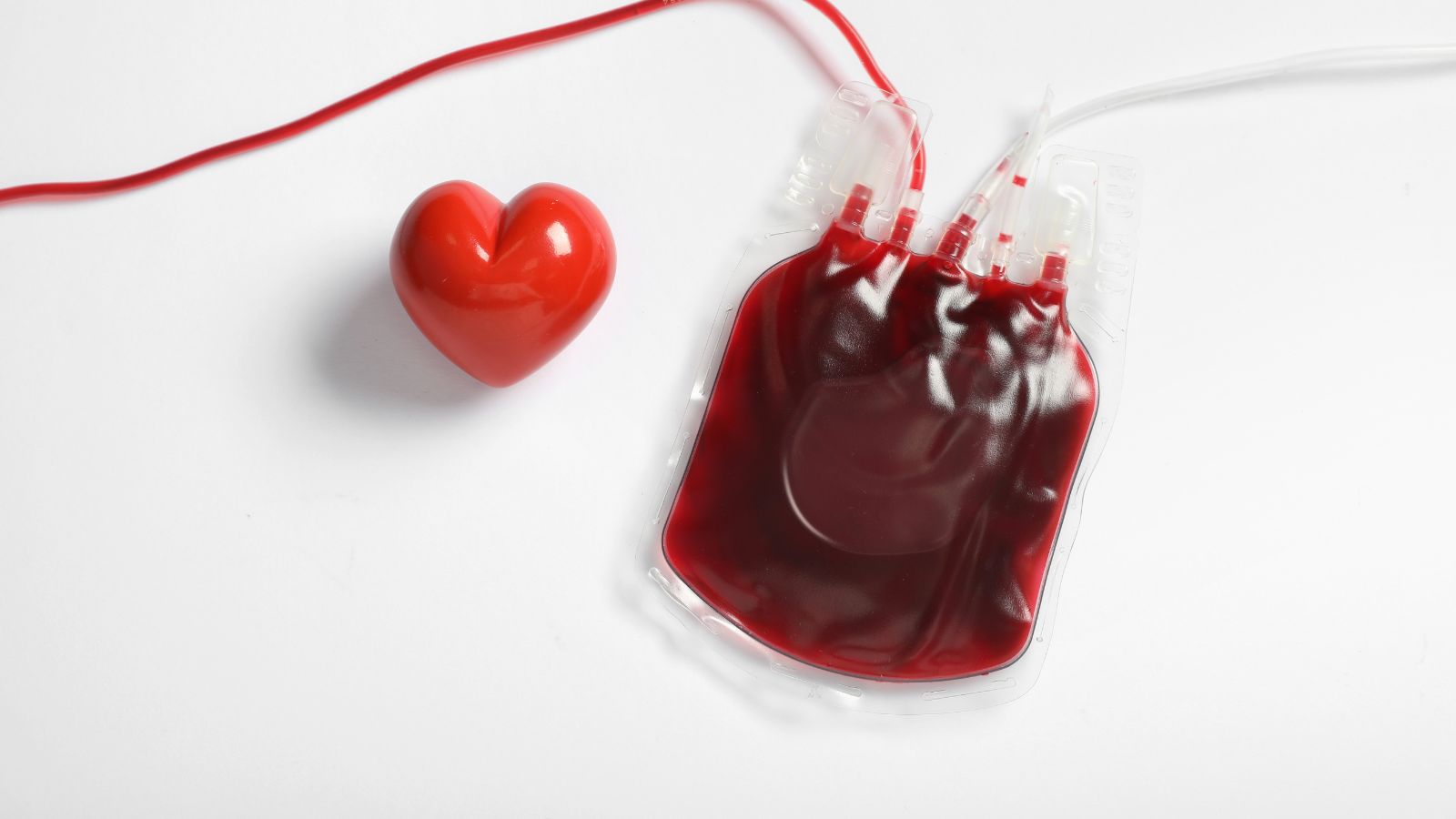 Truyền máu là một thủ thuật quen thuộc nhưng tuyệt đối không đơn giản