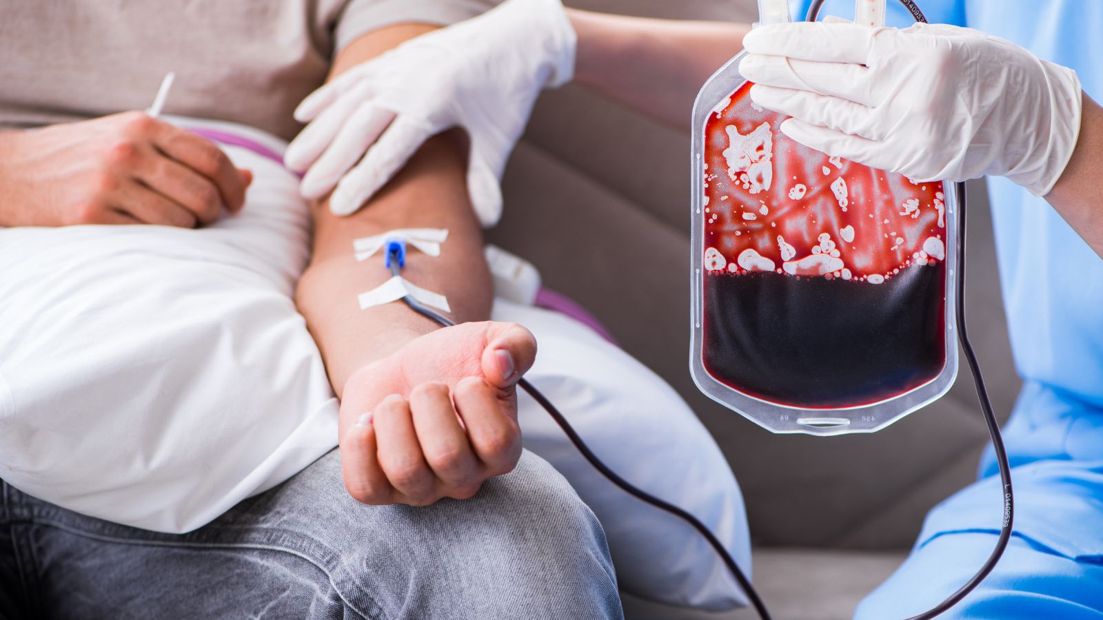 Nguyên tắc truyền máu được xây dựng thành nhiều nhóm, từ chỉ định truyền máu đến kỹ thuật và theo dõi sau truyền