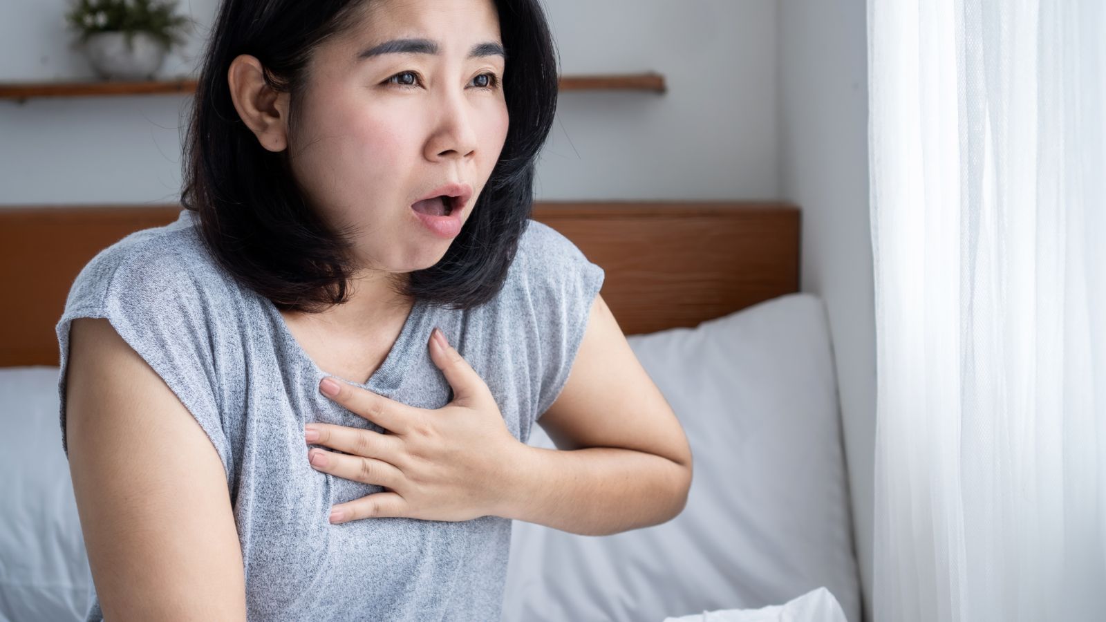 Nếu người bệnh xuất hiện các dấu hiệu bất thường như khó thở, đau ngực việc truyền phải được ngừng ngay lập tức