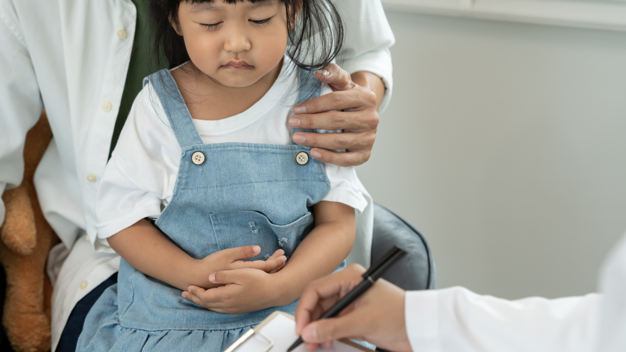 Đưa trẻ ngộ độc paracetamol đến cơ sở y tế càng sớm càng tốt