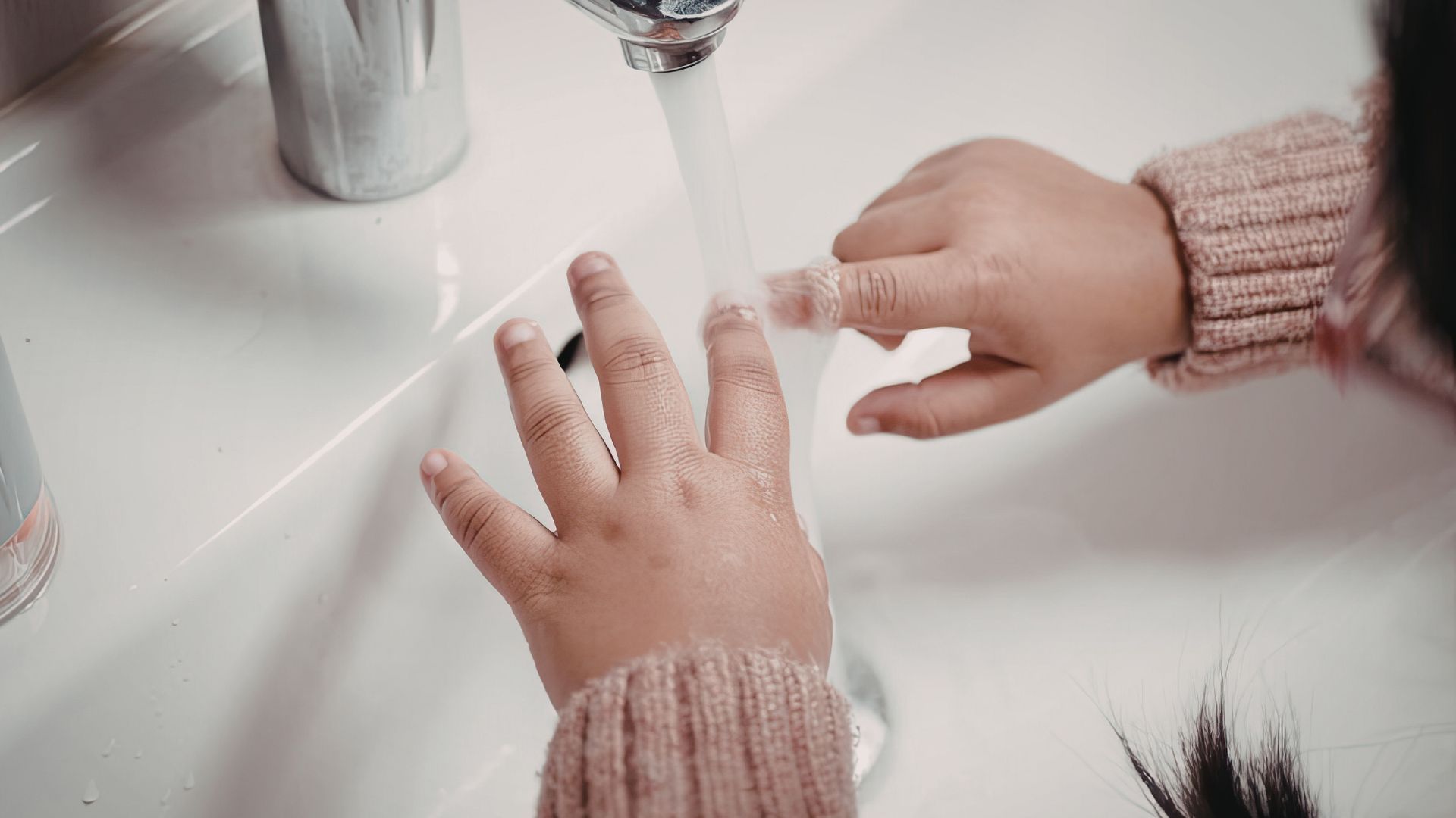 Giữ vệ sinh cá nhân giúp giảm nguy cơ lây lan trong cộng đồng trẻ nhỏ