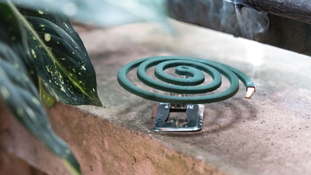 Cách sử dụng nhang muỗi an toàn, hạn chế nguy cơ ảnh hưởng sức khỏe