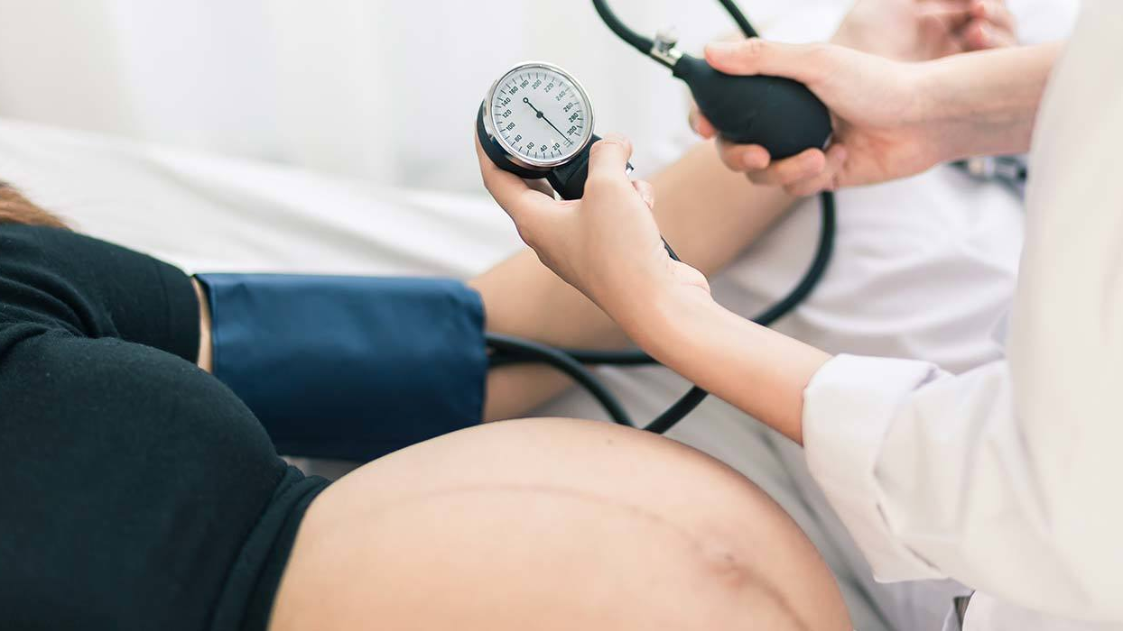 Huyết áp cao là một trong những triệu chứng thường gặp của nhiễm độc thai nghén