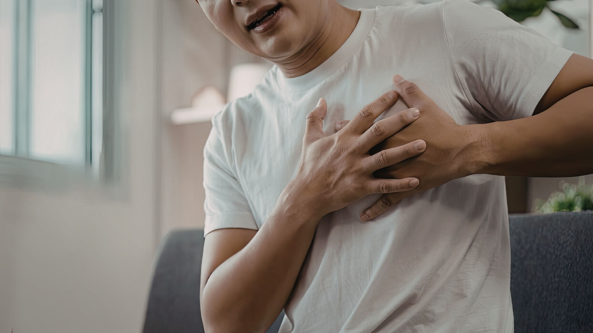 Chức năng tim đã suy giảm đáng kể khi ở giai đoạn muộn, có thể thấy các biểu hiện như tức ngực kéo dài, khó thở khi nằm