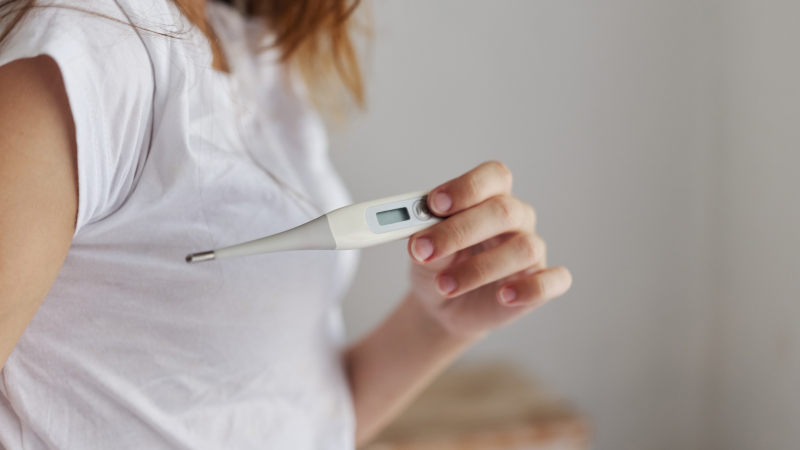 Cách đo nhiệt độ nách chính xác cần lưu ý các yếu tố bên ngoài và tình trạng cơ thể