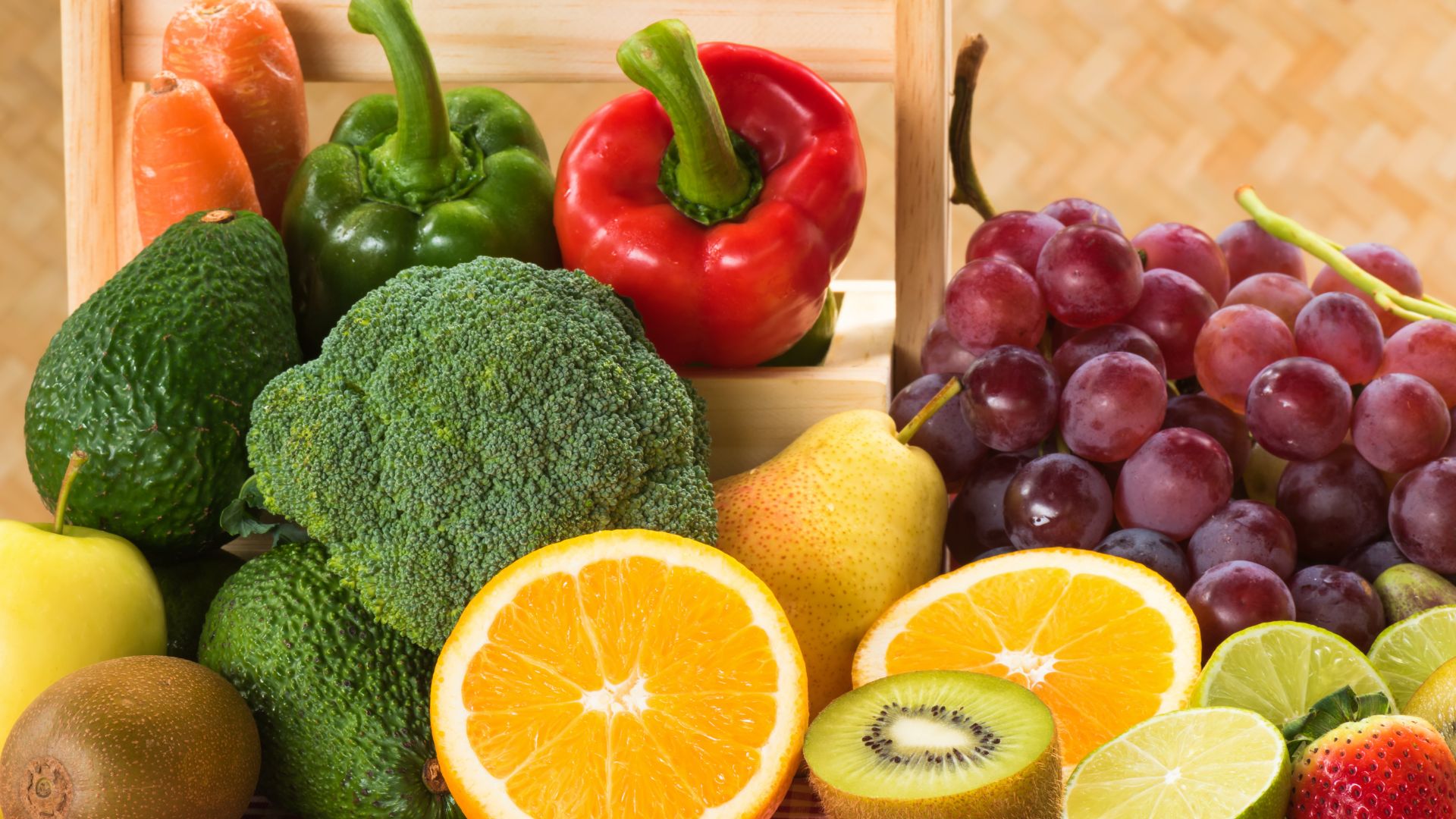 Người bị nhiệt lưỡi nên ăn nhiều trái cây tươi và rau xanh