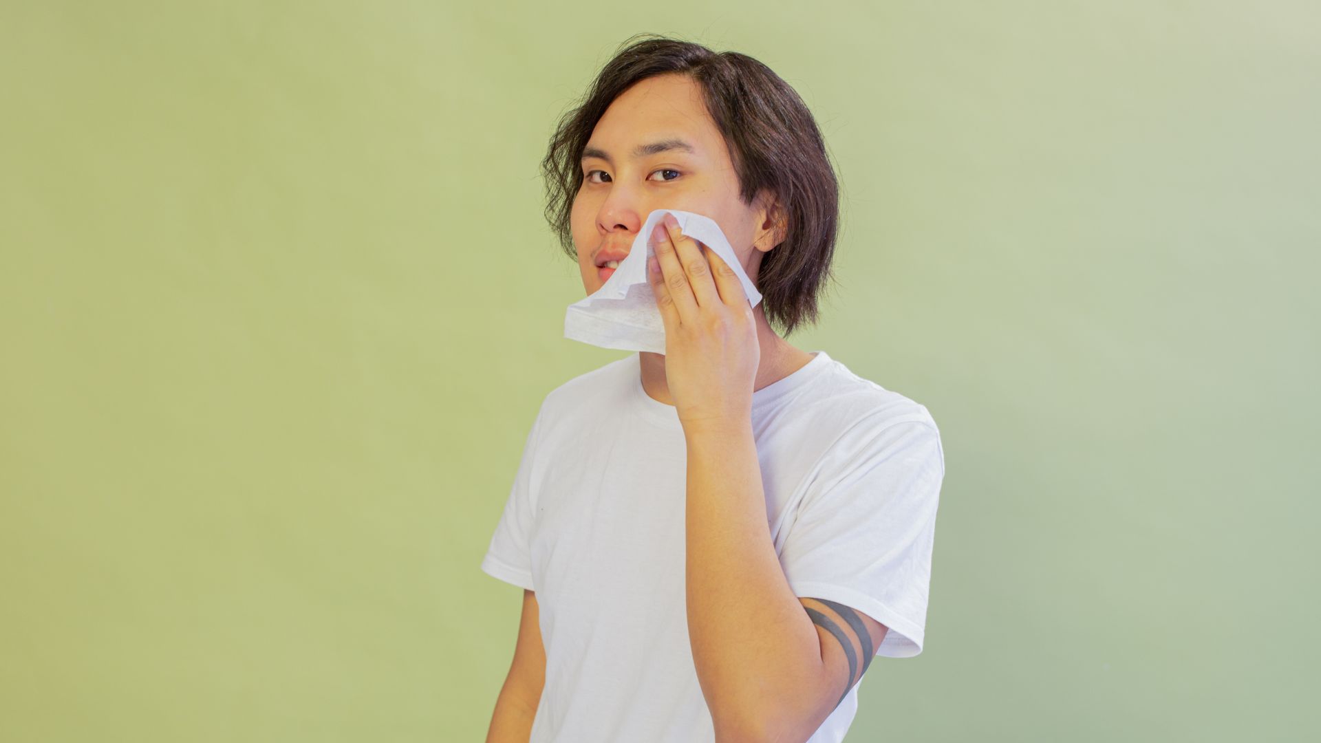 Nhiệt miệng thường gây đau đớn và ảnh hưởng đến khả năng ăn uống của người mắc