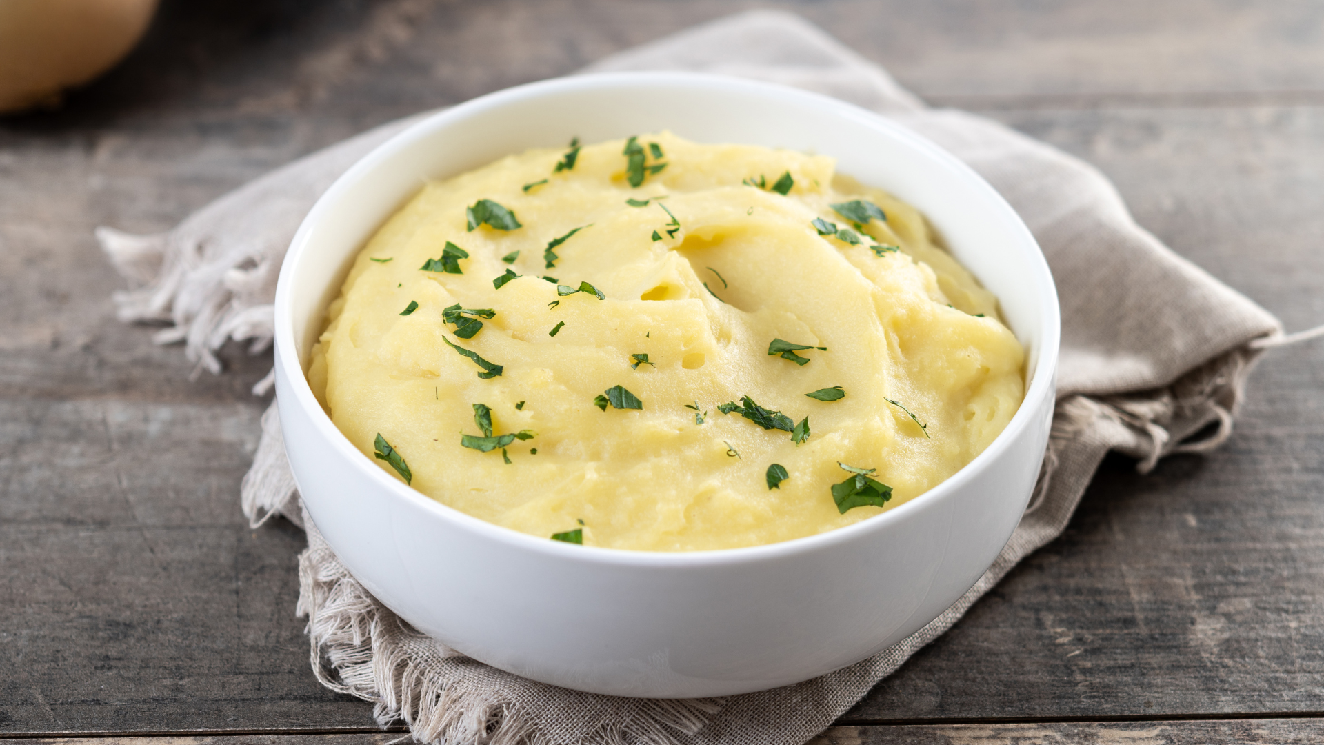 Sau nhổ răng, nên ưu tiên ăn thức ăn mềm như khoai tây nghiền