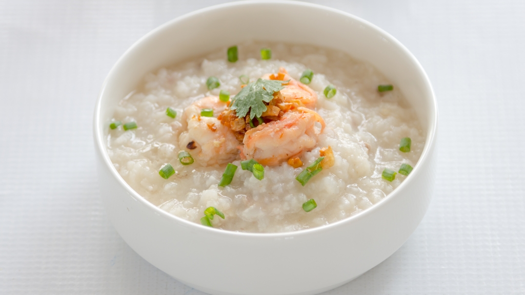 Sau nhổ răng nên ăn thức ăn mềm, loãng để giảm nhai và hỗ trợ lành thương