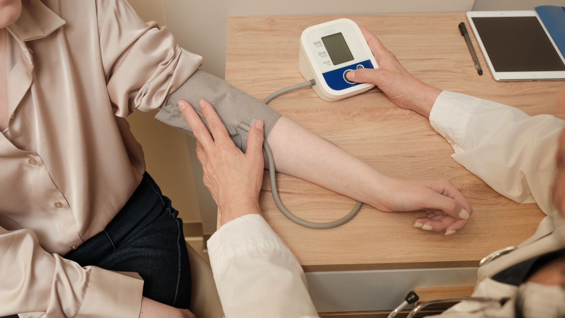 Tăng huyết áp làm tăng nguy cơ đột quỵ