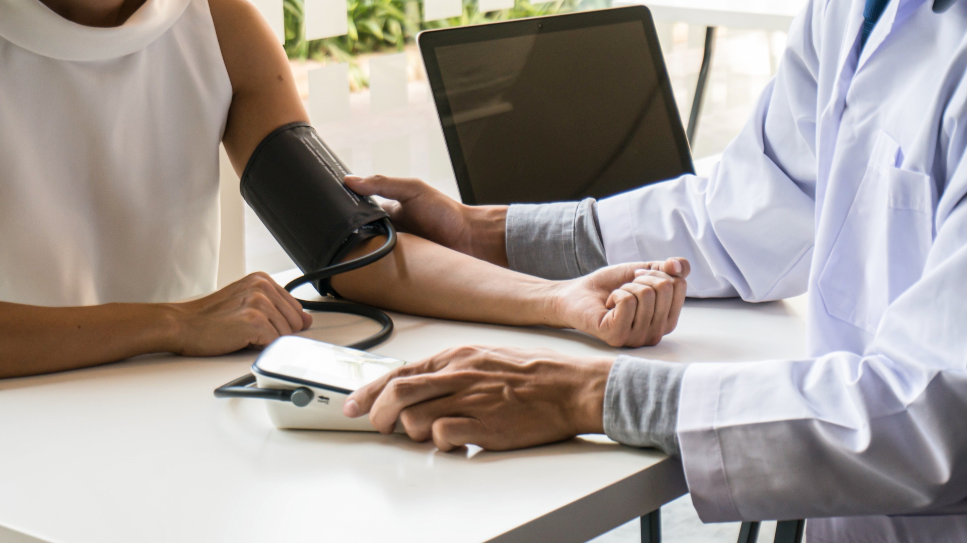 Duy trì lối sống lành mạnh, khám sức khỏe định kỳ và chủ động cung cấp thông tin nhóm máu là những điều cần thiết để bảo vệ sức khỏe