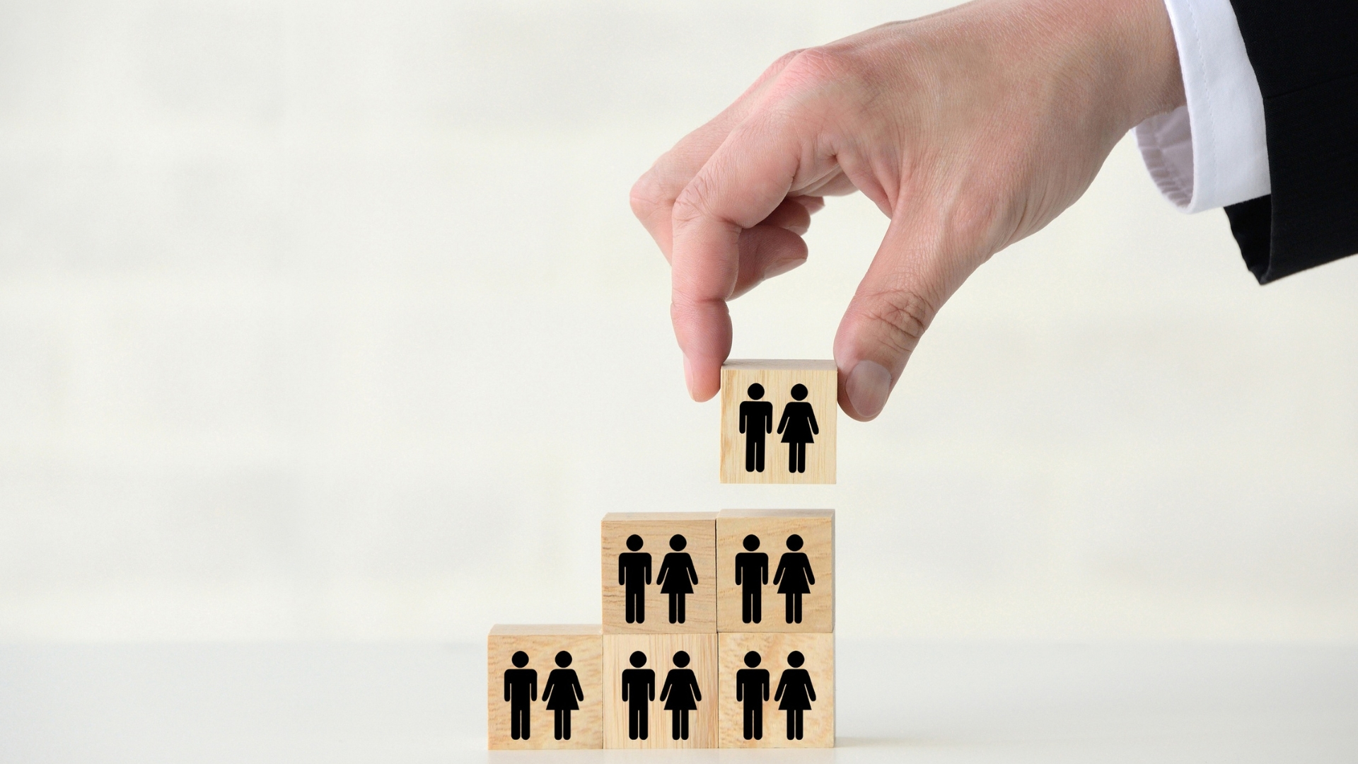 Do yếu tố di truyền Rh và O, nhóm O Rh- chiếm tỷ lệ thấp trong cộng đồng và chỉ mang ý nghĩa trong truyền máu và một số trường hợp đặc biệt