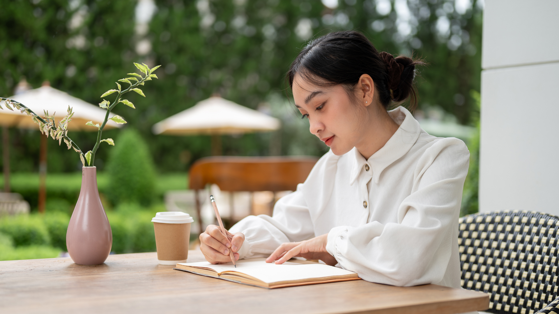 Viết ra những suy nghĩ của mình là một cách hiệu quả để giải tỏa cảm xúc