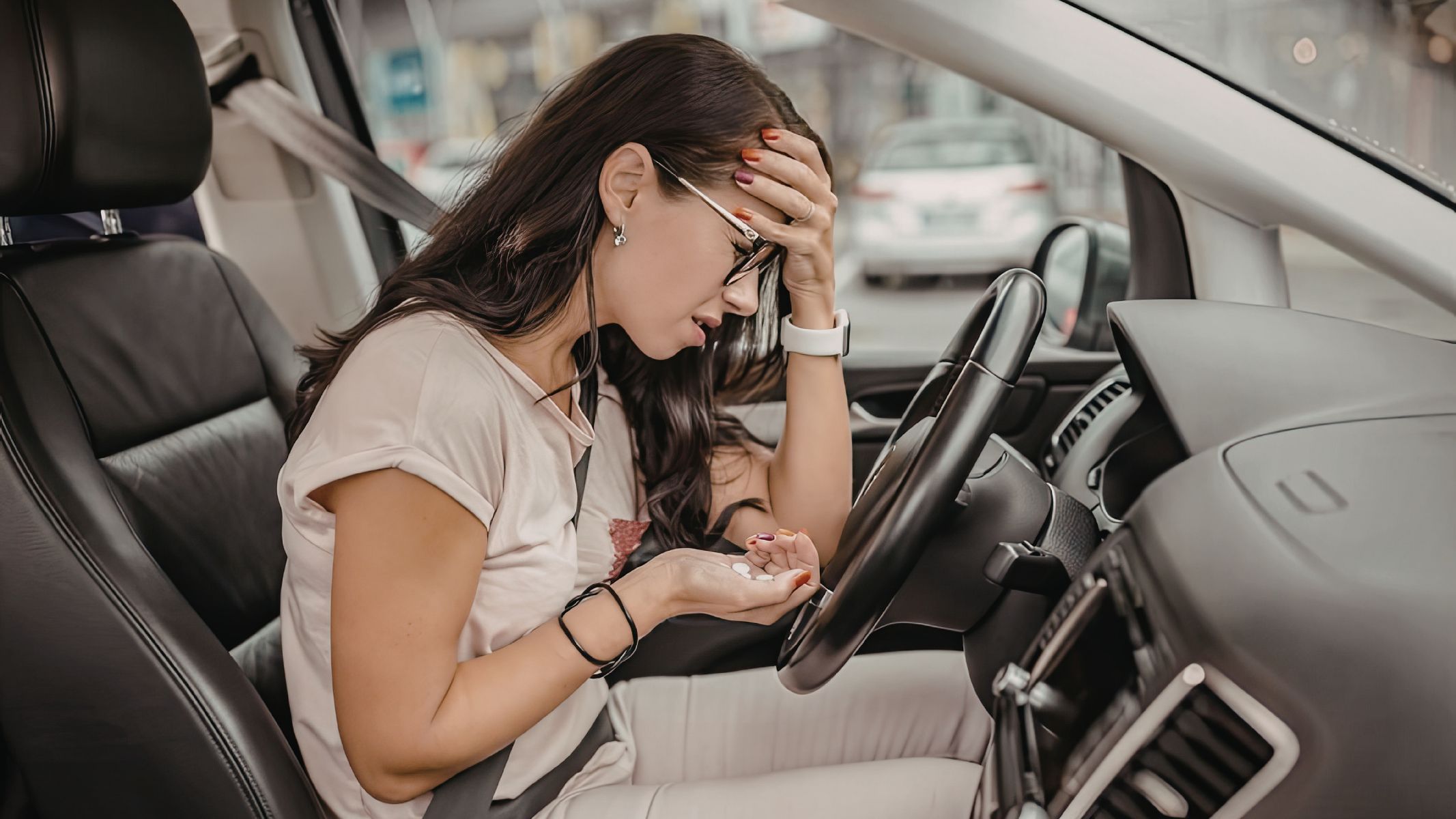 Khi tiền đình cảm nhận rung lắc nhưng mắt không ghi nhận chuyển động tương ứng, não có thể phản ứng bằng cảm giác chóng mặt và buồn nôn