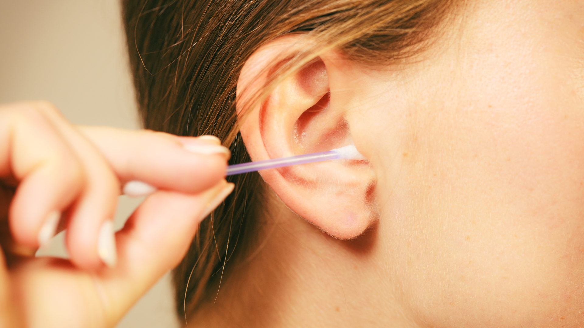 Theo dõi thủng màng nhĩ tại nhà, điều quan trọng là không ngoáy tai hay tác động vào tai