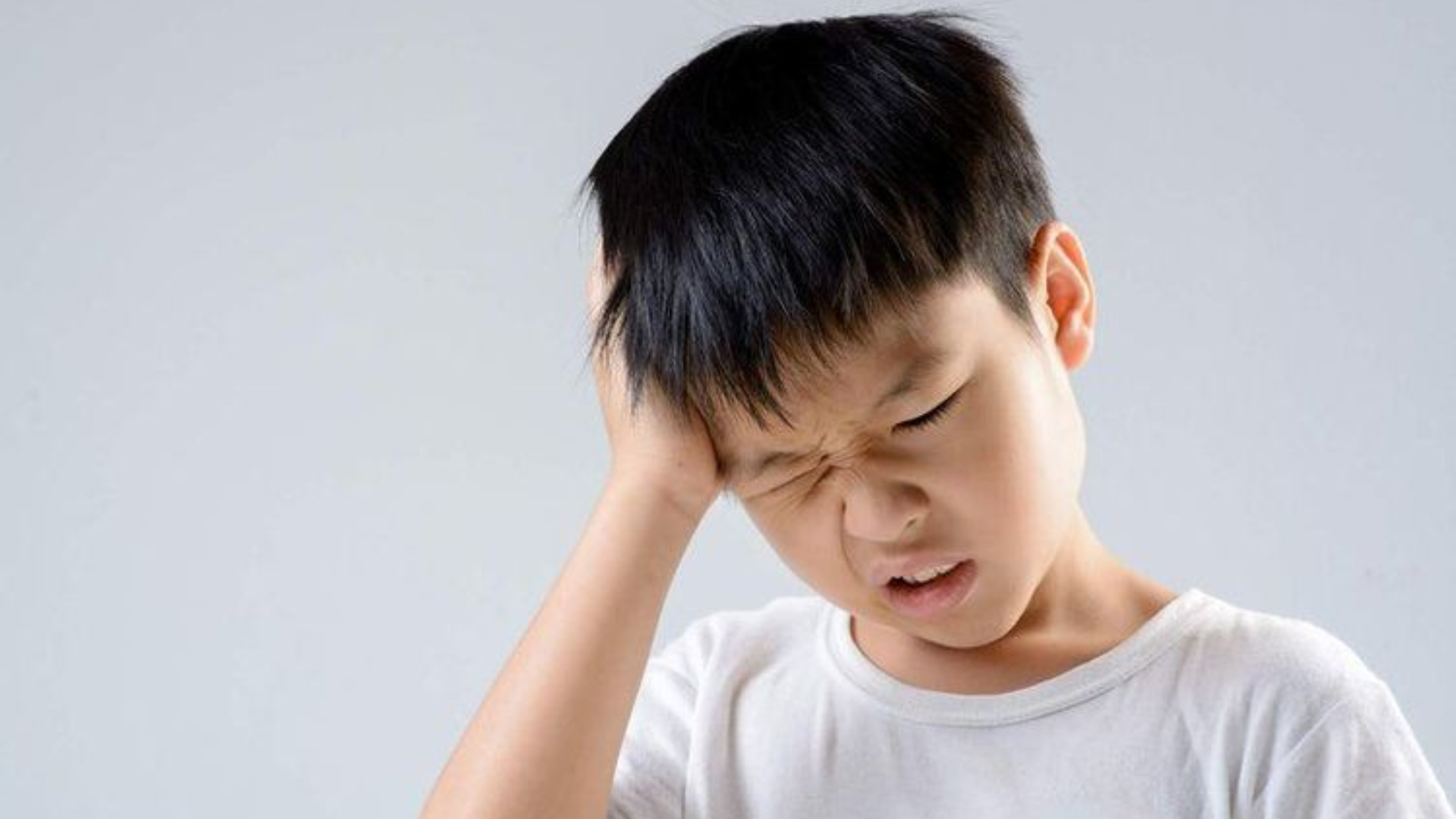 Chóng mặt, nôn mửa và mất thăng bằng ở trẻ có thể báo hiệu thủng màng nhĩ