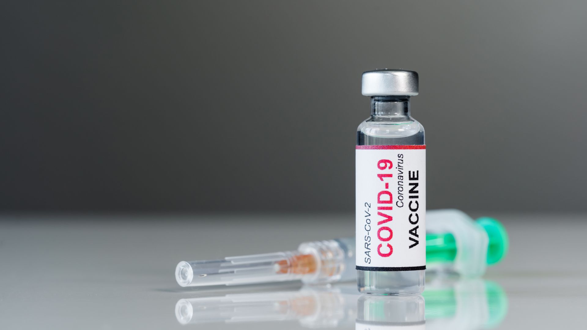 Vắc xin COVID-19 là biện pháp giúp cơ thể nhận diện và chống lại virus gây bệnh