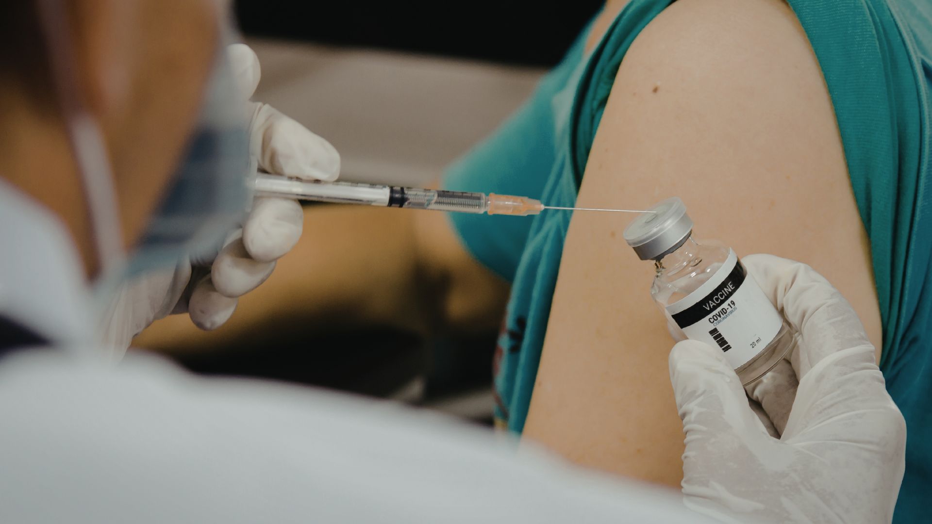 Các nghiên cứu cho thấy vắc xin giúp giảm đáng kể nguy cơ nhập viện và tử vong