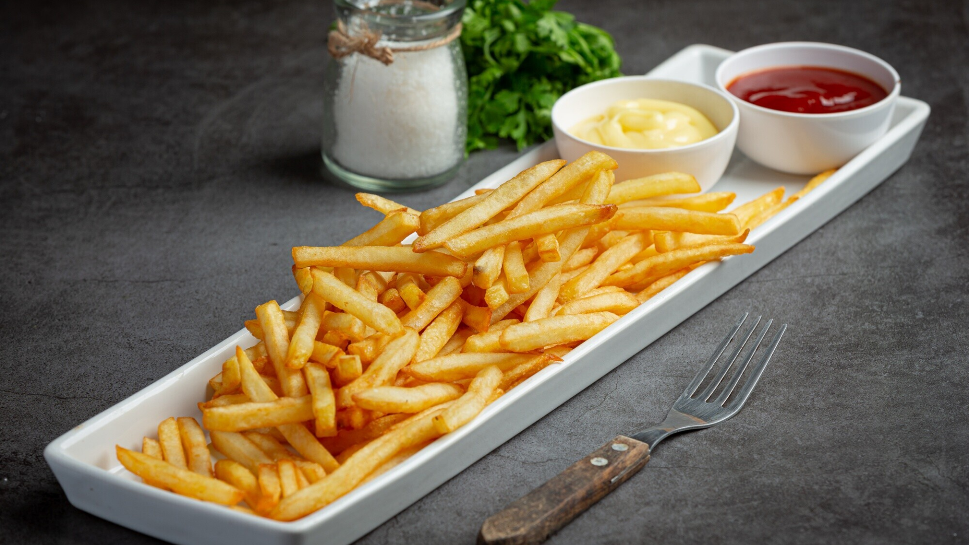 Khi xây dựng bữa ăn hàng ngày, bạn nên hạn chế đồ ăn chế biến sẵn