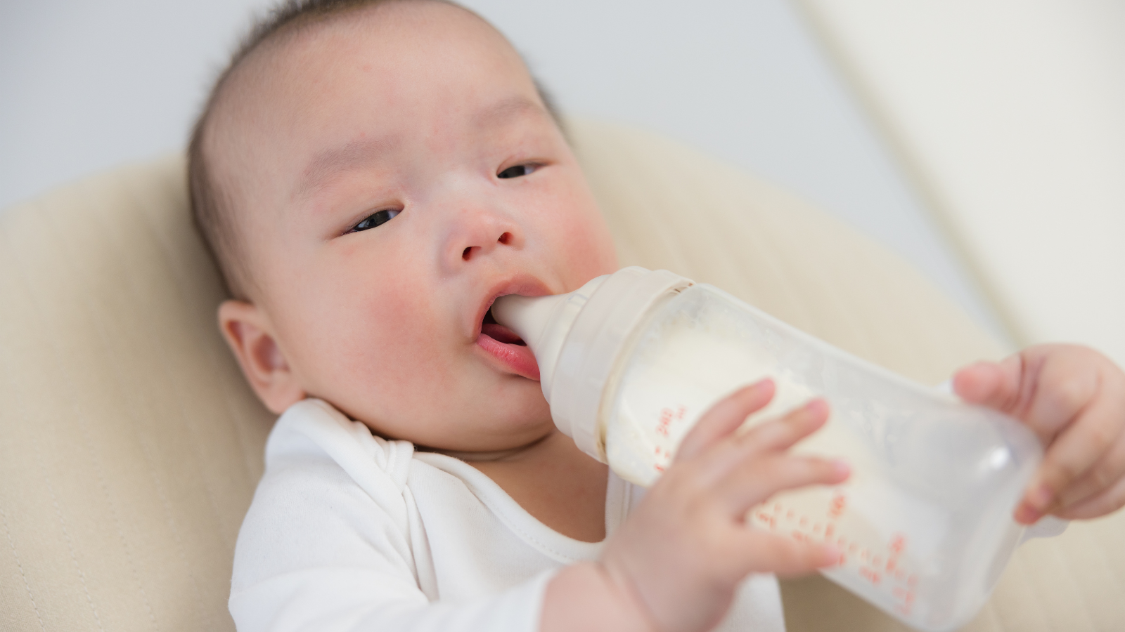 Cha mẹ cần đặc biệt quan tâm đến chế độ ăn uống khi trẻ bị bất dung nạp lactose