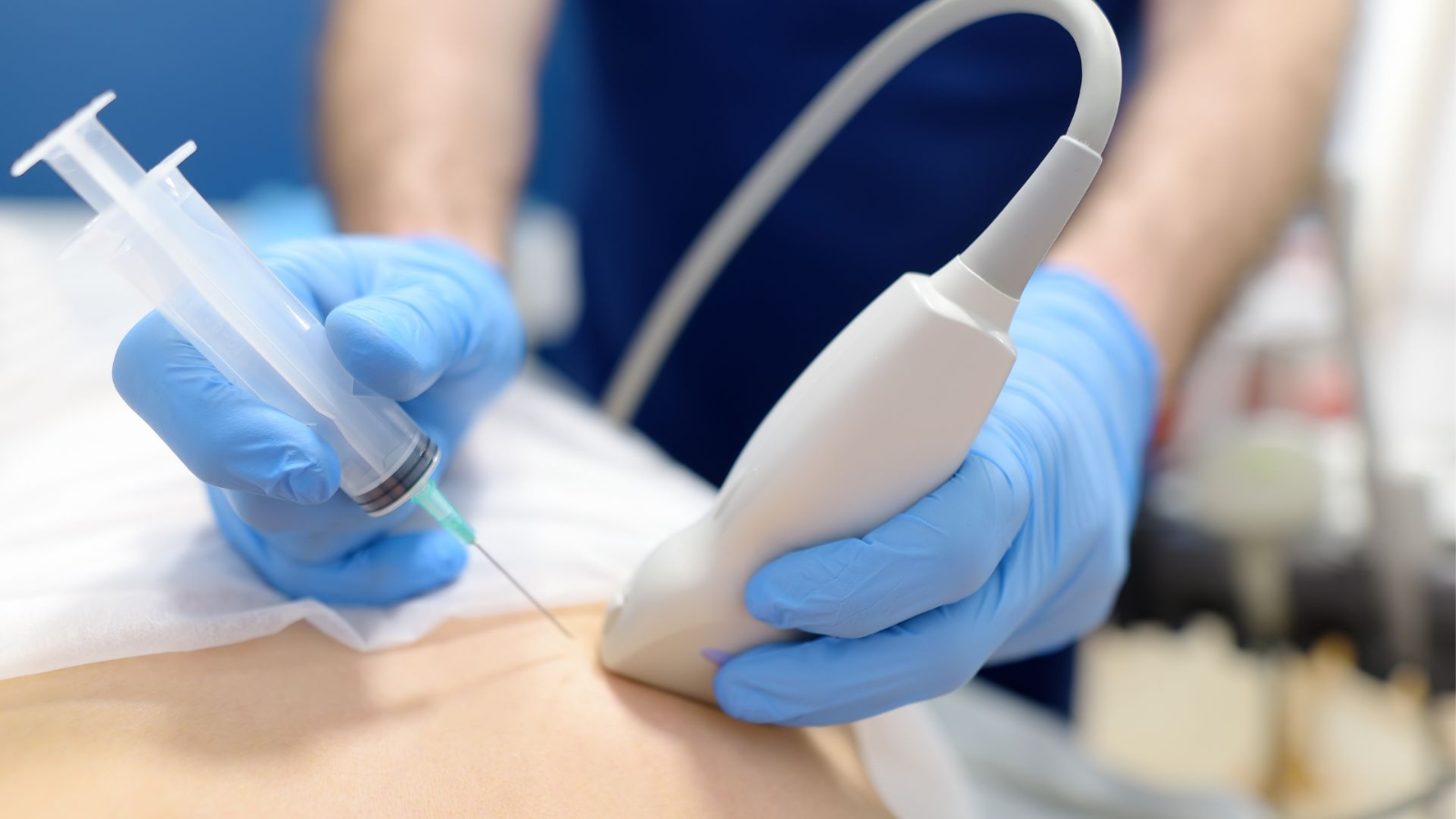 Khi phát hiện khối u bác sĩ có thể chỉ định sinh thiết vú