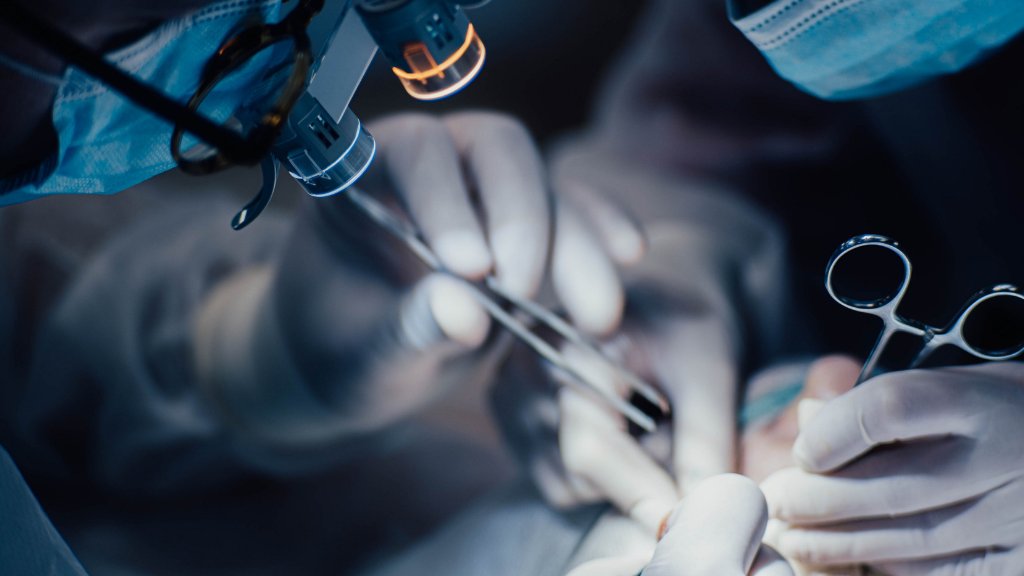 Việc quyết định nhược thị có mổ được hay không phụ thuộc vào nguyên nhân gây bệnh