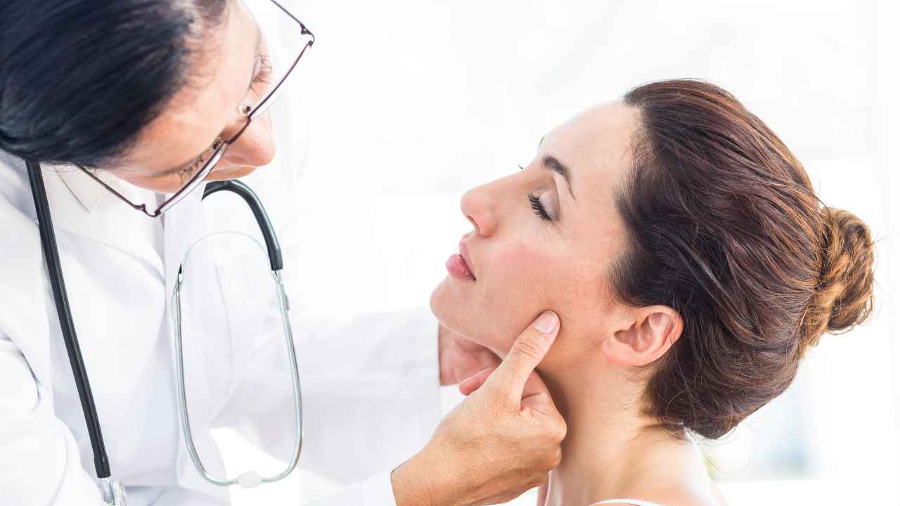 Nổi hạch dưới hàm do đâu? Khi nào cần đi khám bác sĩ? 1