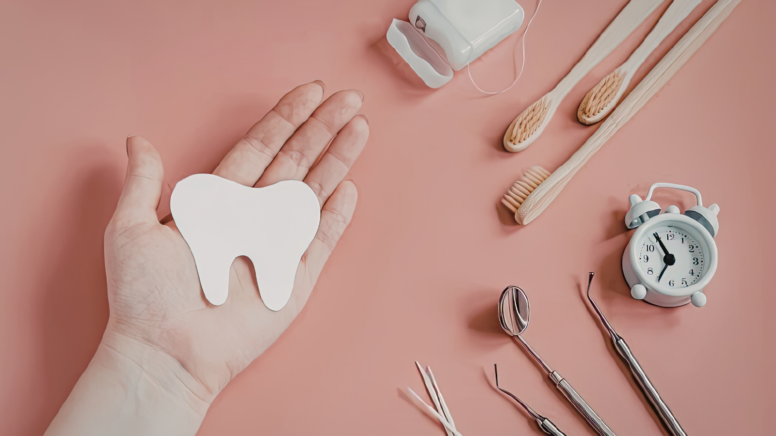 Cần giữ vệ sinh răng miệng đúng cách khi phát hiện nổi hạch ở má phải