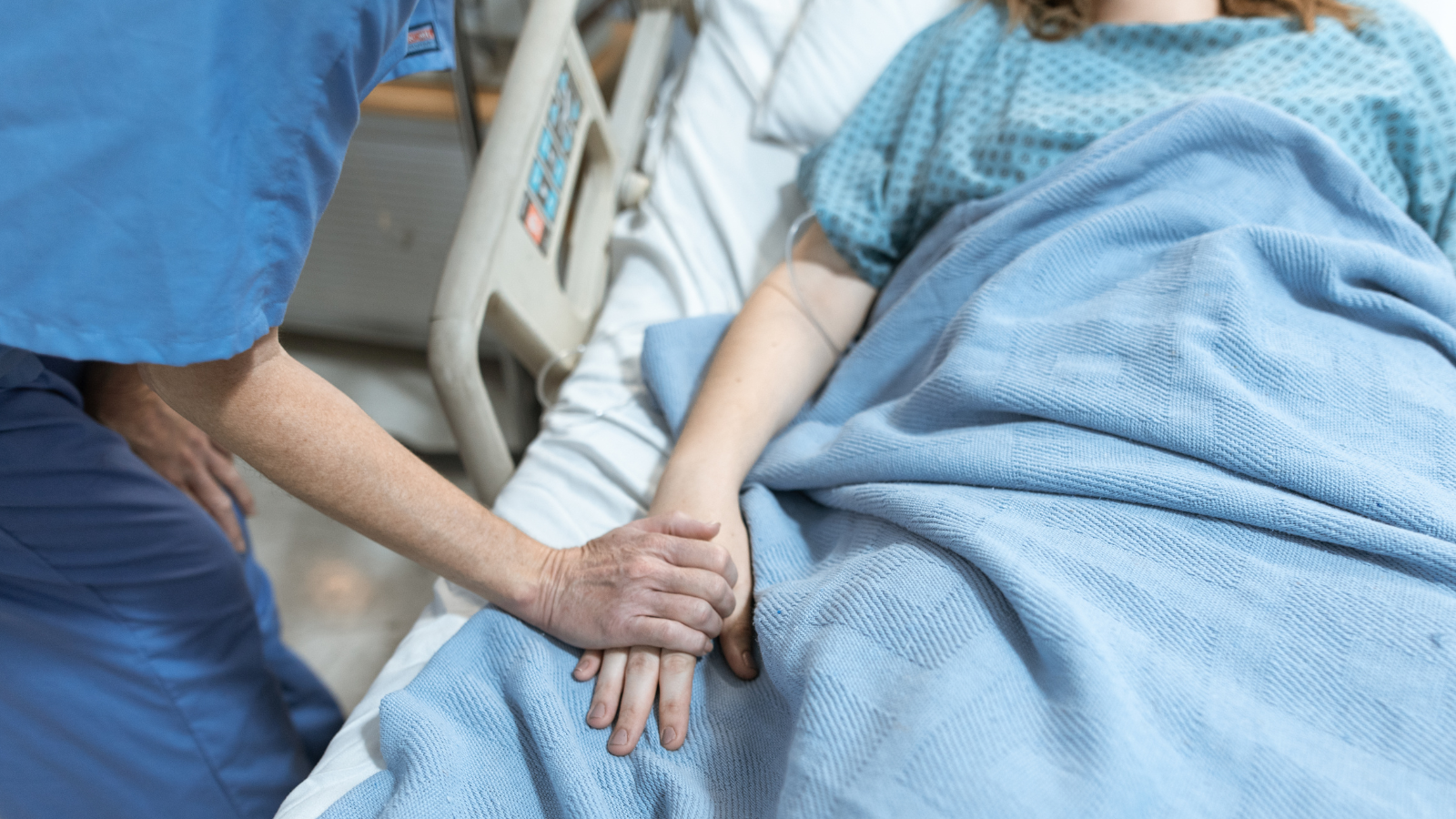 Bệnh nhân được giải thích rõ về quy trình và cảm giác có thể gặp phải khi nội soi