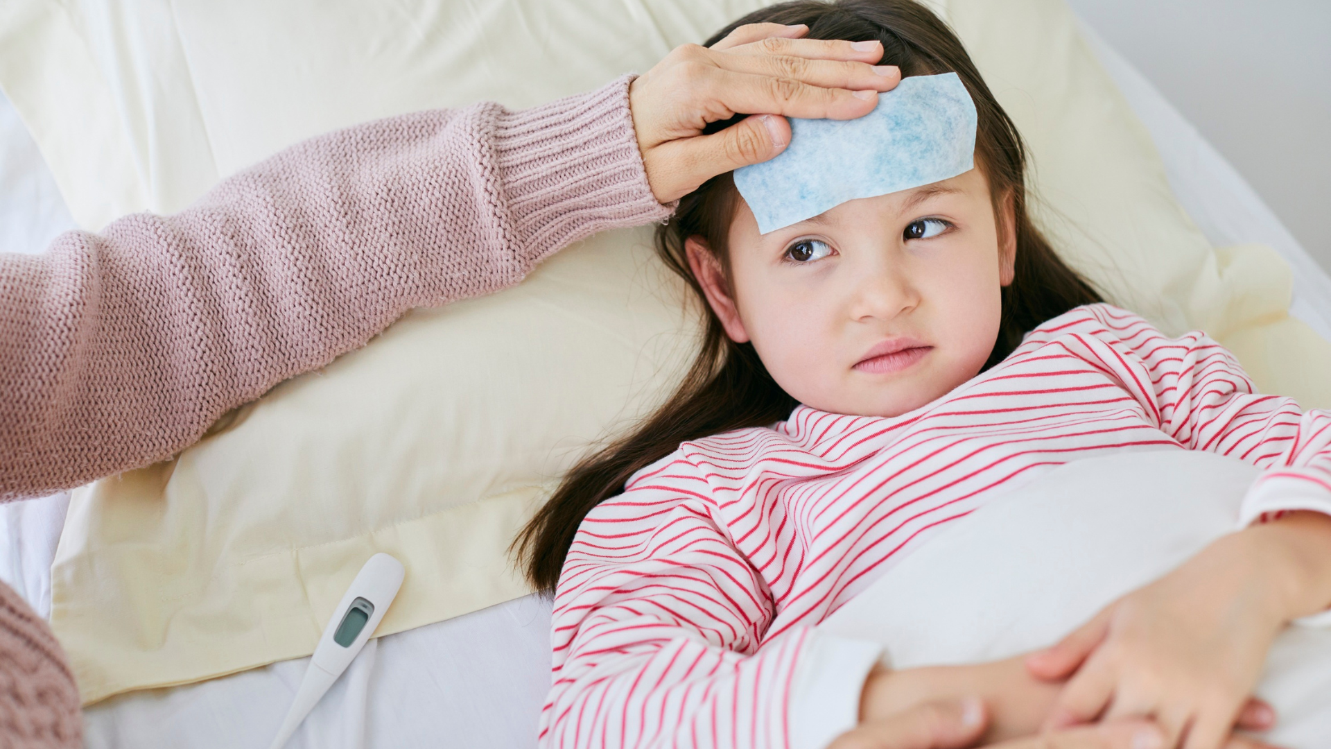 Nếu có biểu hiện như sốt cao kéo dài, co giật hoặc khó thở sau tiêm cần đưa trẻ đến cơ sở y tế ngay