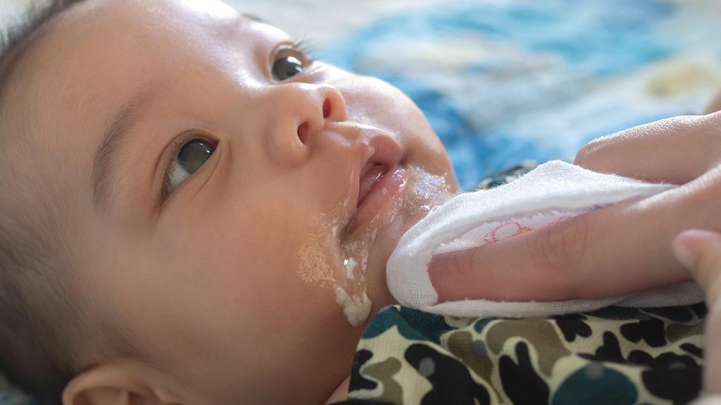 Có nhiều nguyên nhân gây nôn trớ ở trẻ sơ sinh và trẻ nhỏ