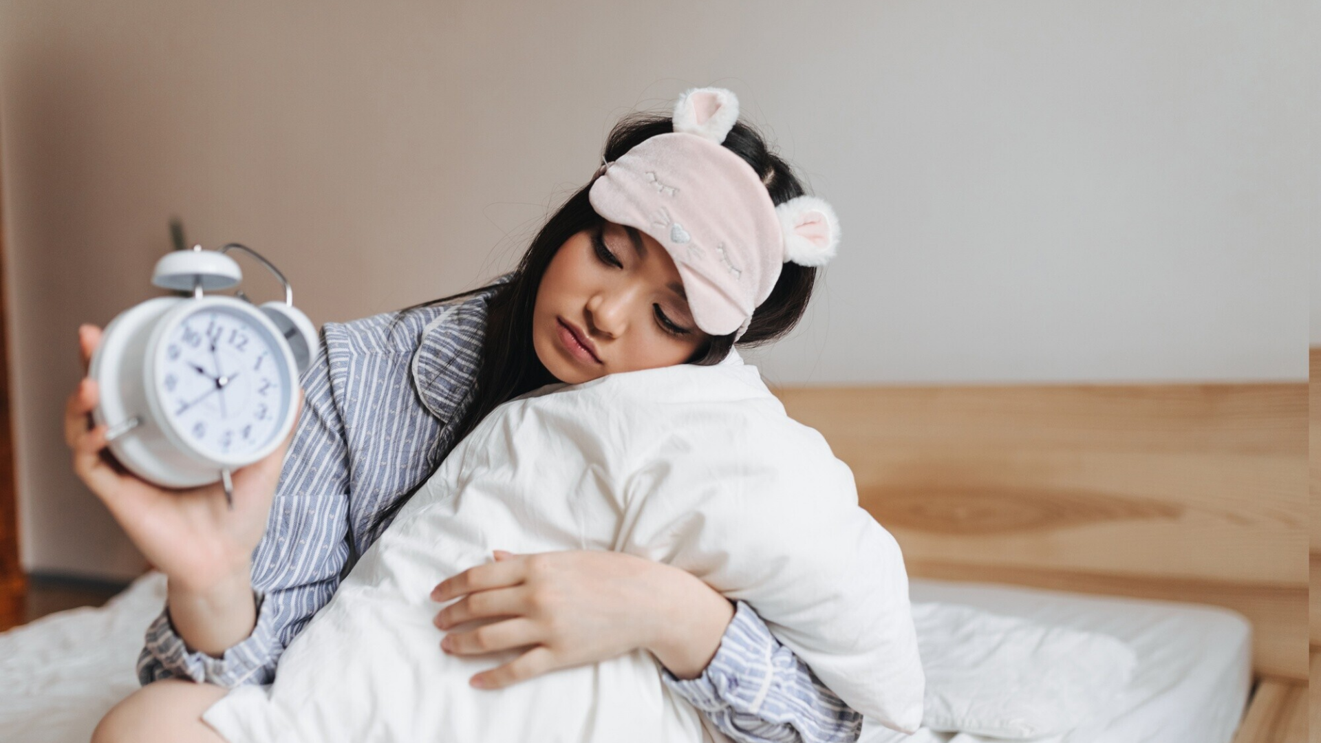 Thường xuyên thức khuya khiến gan không được nghỉ ngơi, tích tụ độc tố