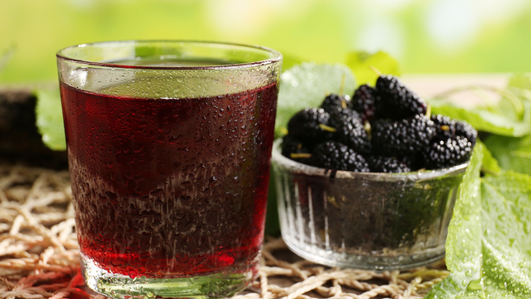 Nước dâu tằm ngâm đường có tác dụng gì? Những lưu ý khi sử dụng 2