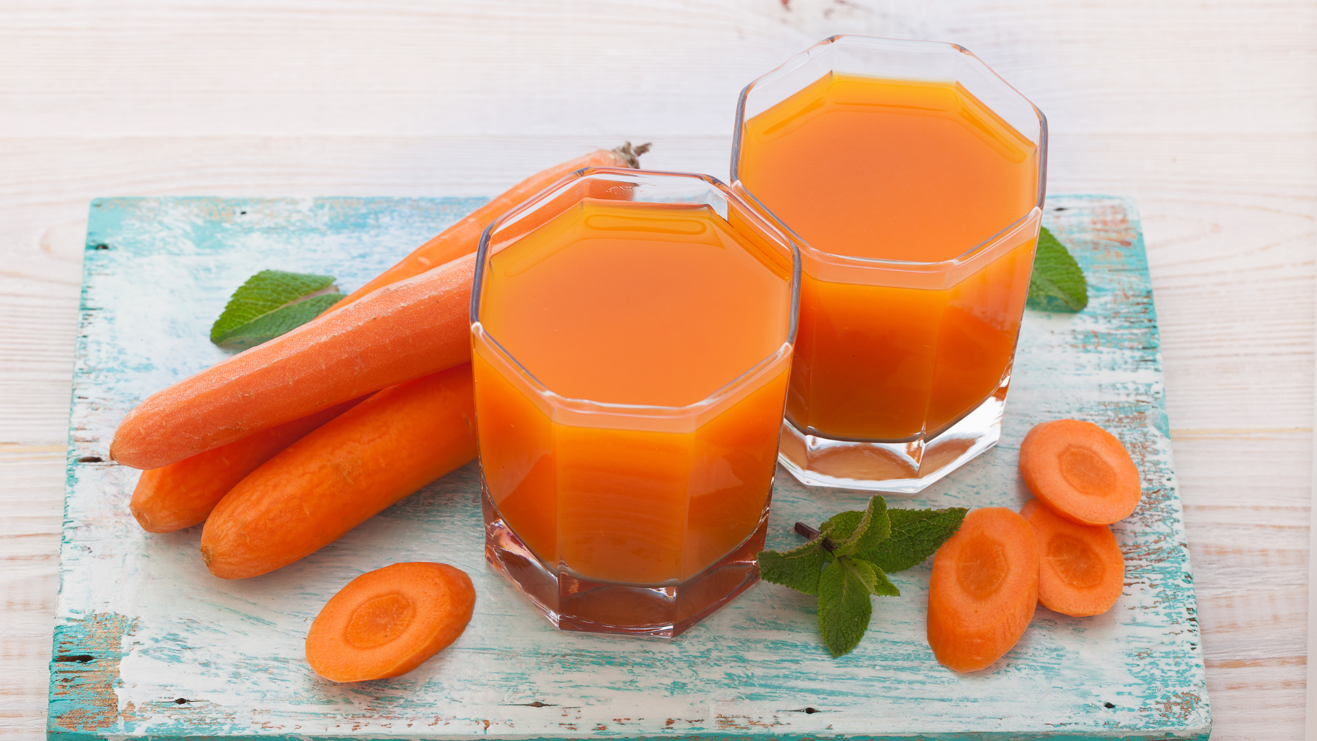 Cách sử dụng nước ép cà rốt hợp lý và an toàn