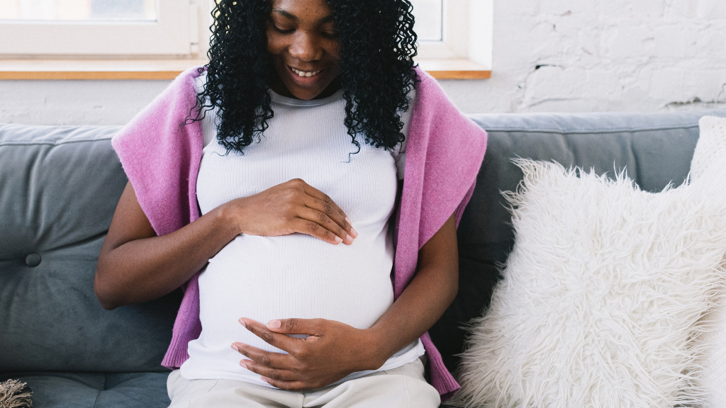 Phụ nữ mang thai cần lưu ý thận trọng khi dùng nước mướp đắng thường xuyên