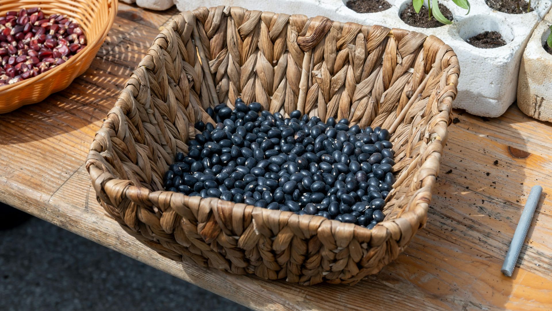 Nước đậu đen rang cũng là lựa chọn tốt cho mẹ bầu có nước ối đục