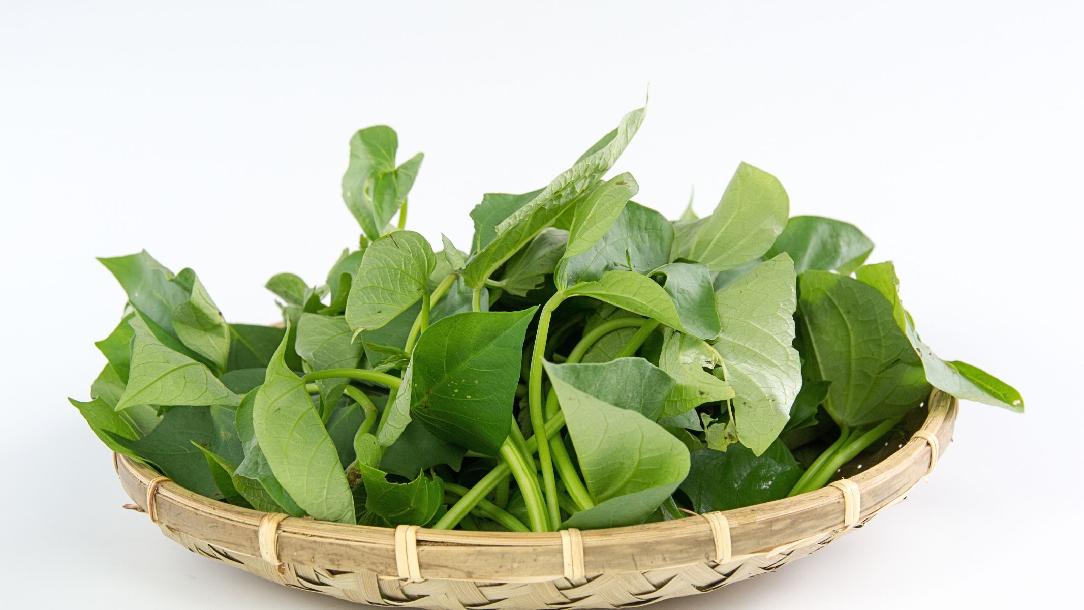 Rau lang là loại rau xanh quen thuộc trong bữa ăn hàng ngày, không chỉ dễ chế biến mà còn chứa nhiều thành phần dinh dưỡng