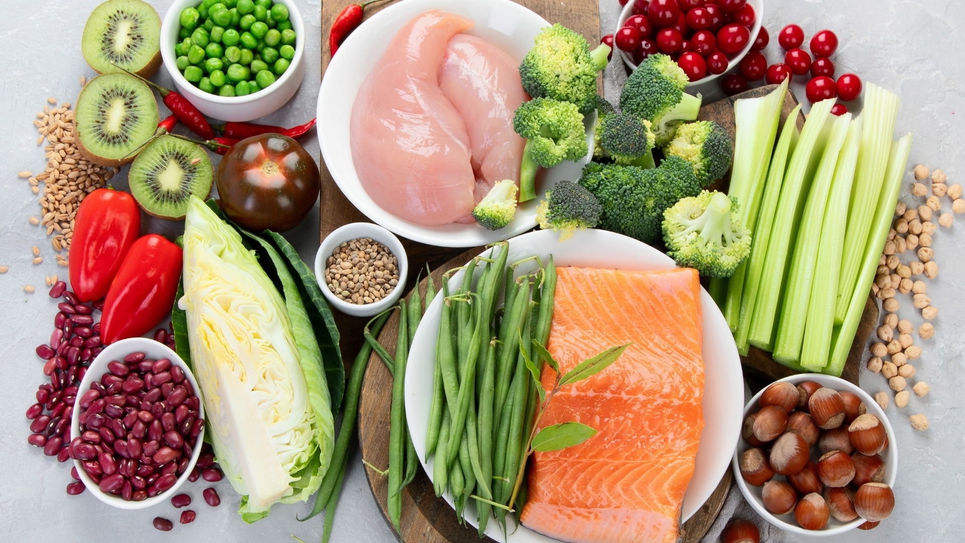 Mẹ cần bổ sung đa dạng thực phẩm để cung cấp đủ dưỡng chất