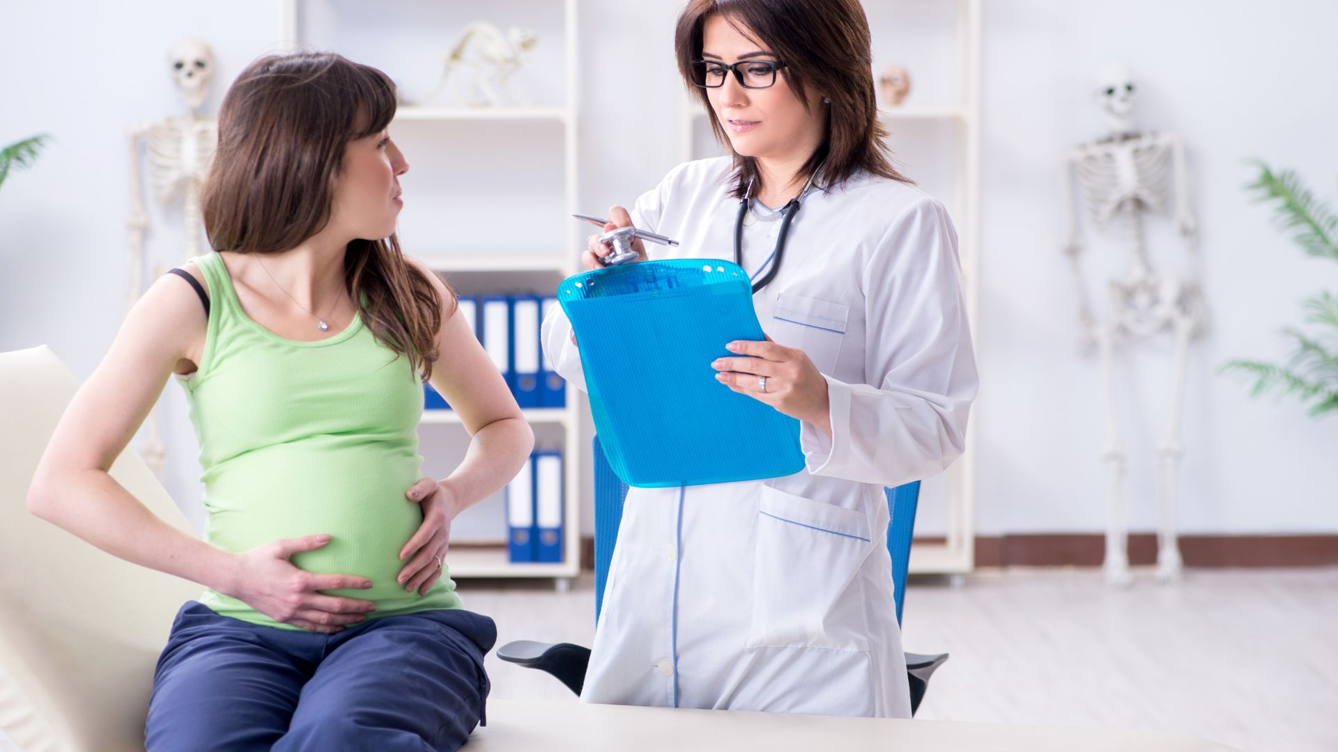 Mẹ bầu nên khám thai định kỳ để phòng tránh ối vỡ sớm