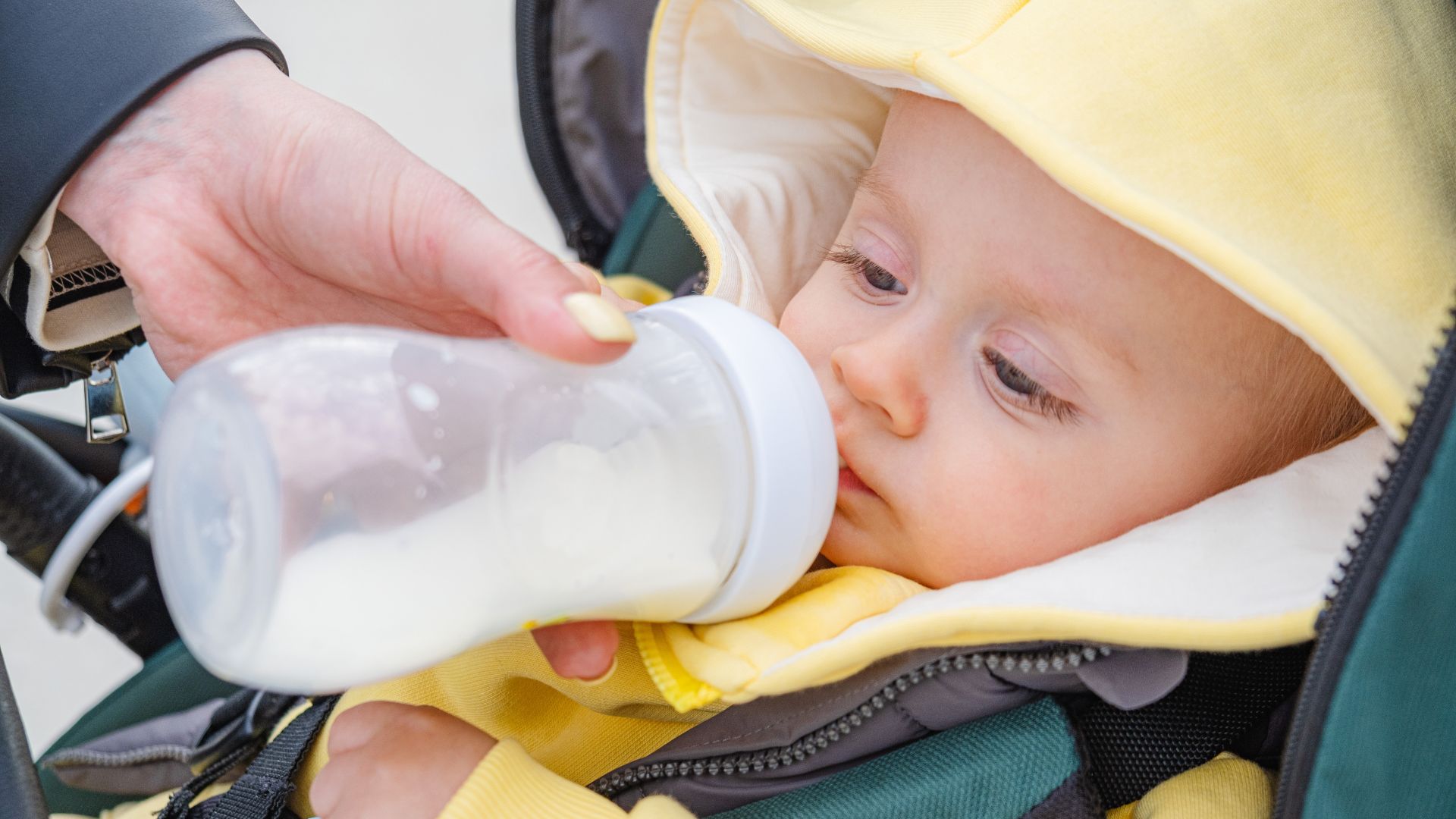 Uống sữa quá lạnh có thể khiến trẻ bị rối loạn tiêu hoá