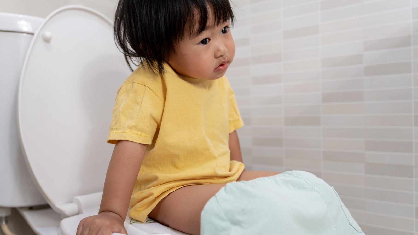 Trẻ sơ sinh và trẻ nhỏ dễ bị đi ngoài phân sống