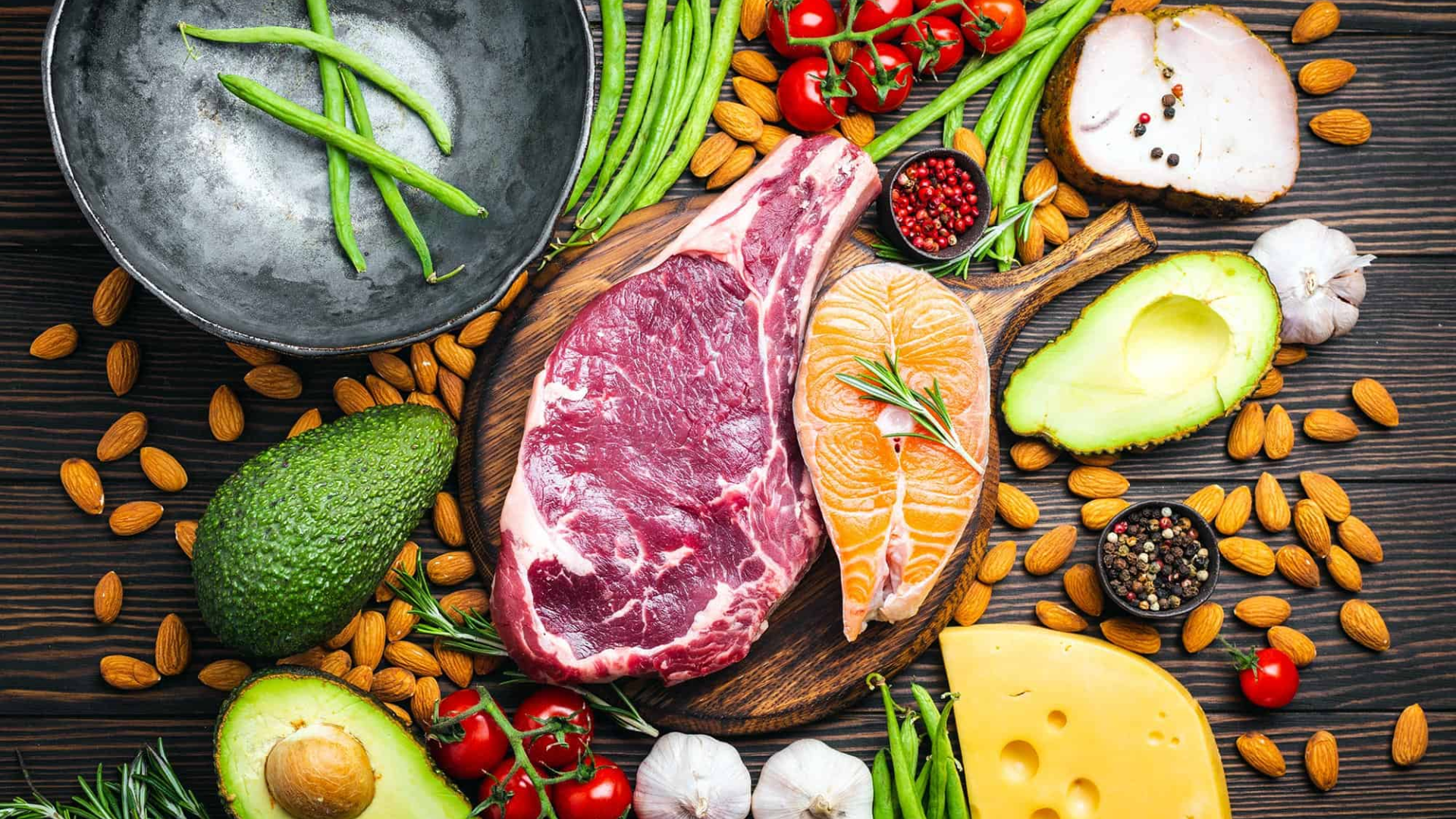 Thực đơn khoa học với rau xanh, trái cây, thực phẩm giàu dinh dưỡng hỗ trợ da khỏe, giảm nguy cơ mụn tái phát