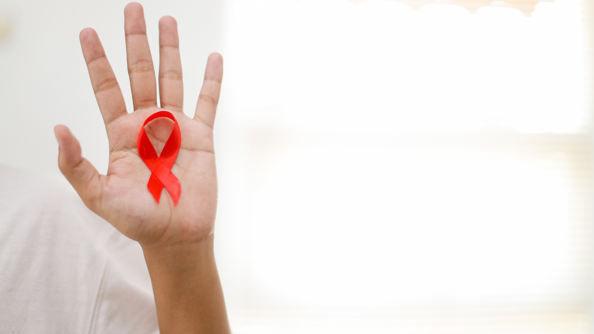 Phòng ngừa và theo dõi sau phơi nhiễm HIV