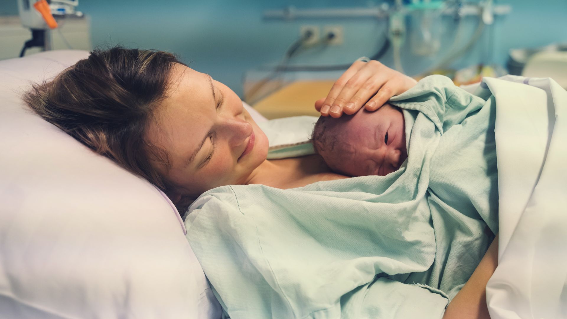 Sản phụ cần được theo dõi sát sao ít nhất 2 giờ đầu sau sinh