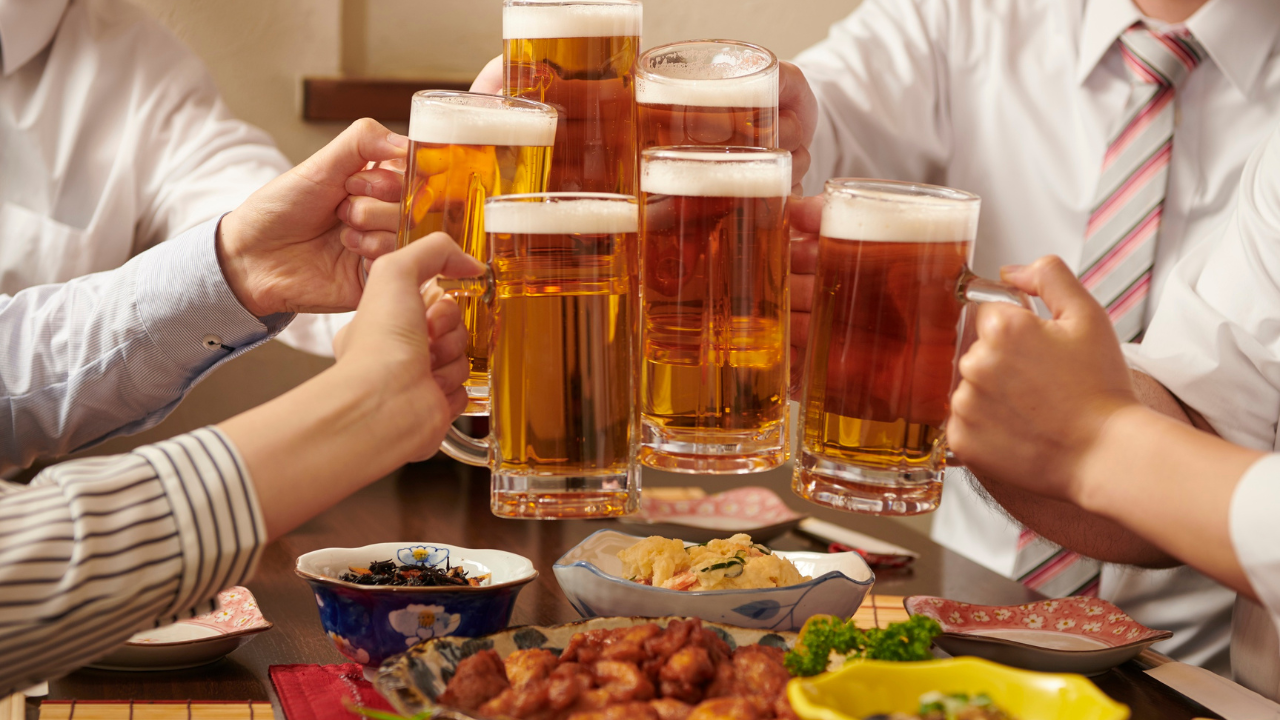 Rượu bia và đồ uống có cồn dễ gây kích ứng niêm mạc dạ dày