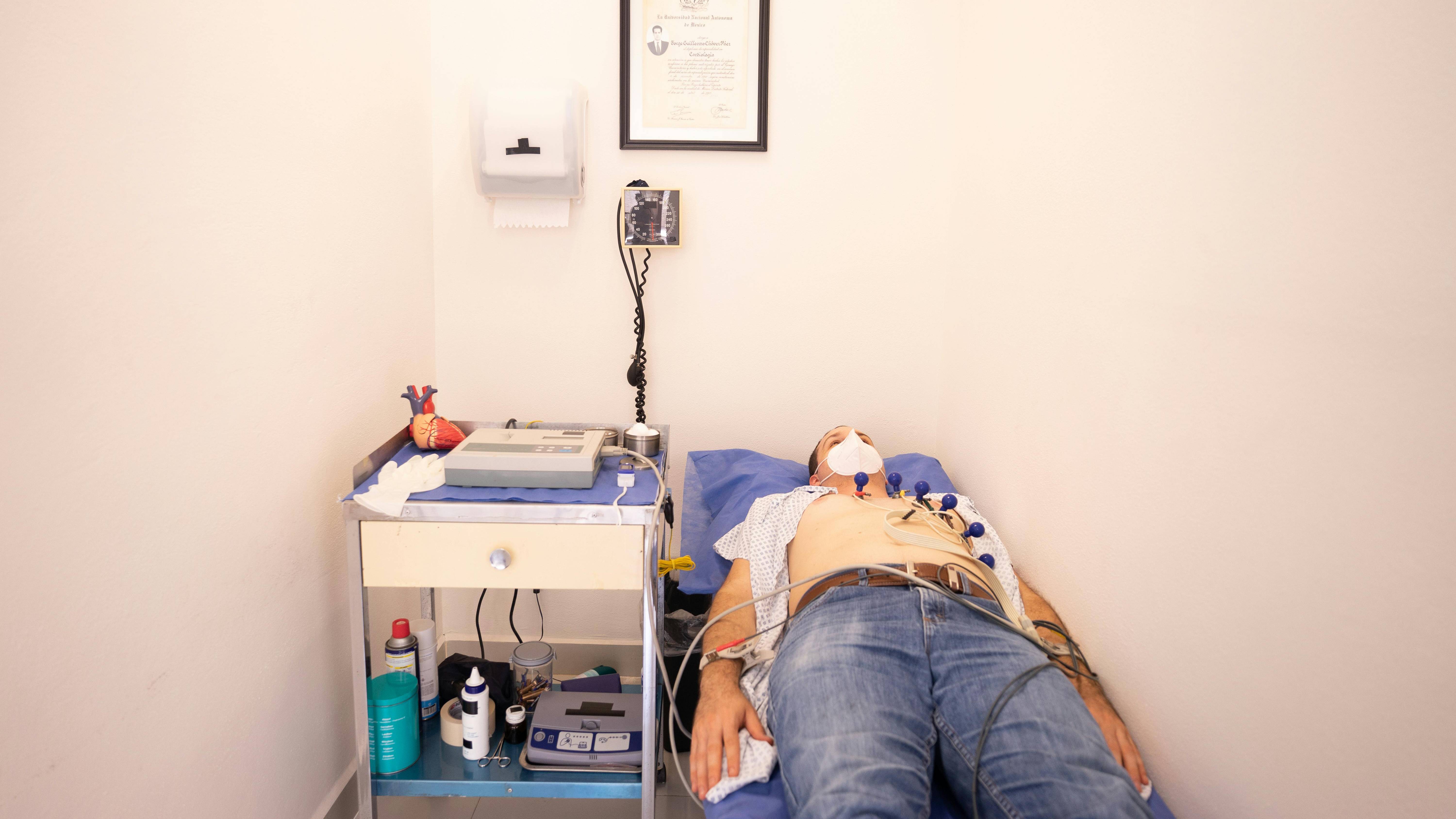 Để xác định phù có liên quan đến suy tim, bác sĩ sẽ tiến hành điện tâm đồ và một số phương pháp khác