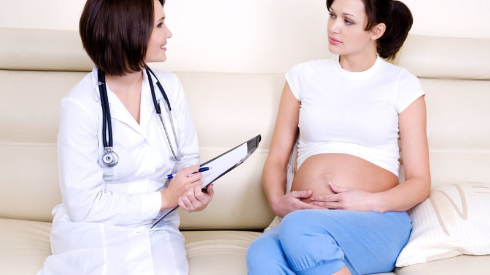 Mẹ bầu cần tham khảo ý kiến của bác sĩ về việc lựa chọn vắc xin cúm phù hợp